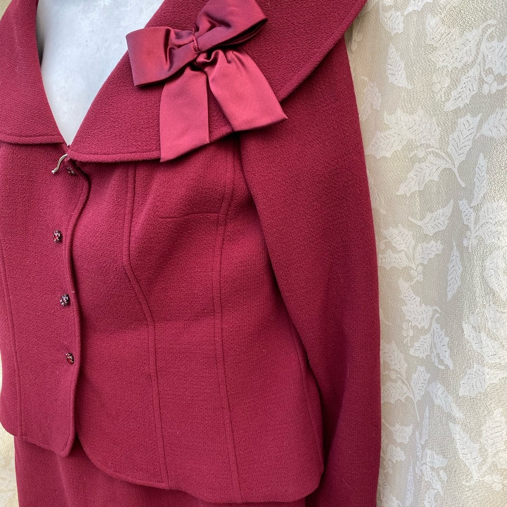 Vintage Kay Unger New York 
2-piece skirt set Size 10
100% wool - Lined - Picture 9 of 13
